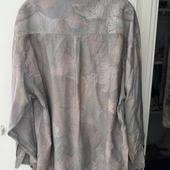 Abstract Patterned Button-Up Shirt - Picture 3 of 4